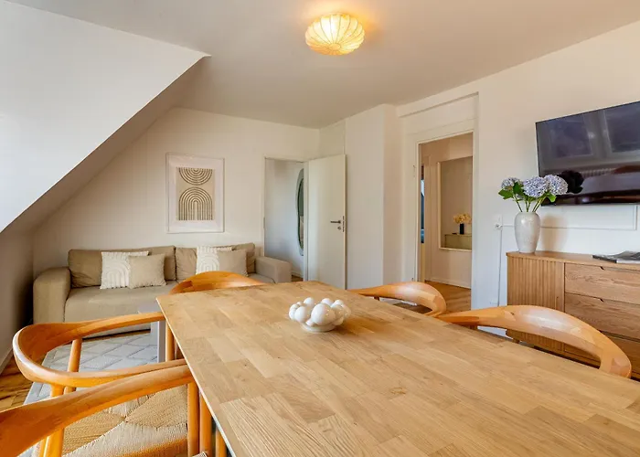 Vertical Modern 3 Bedroom Near Station *