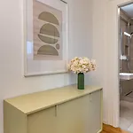 Vertical Modern 3 Bedroom Near Station Apartment Zurich