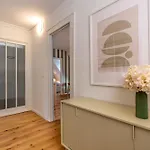 Apartment Vertical Modern 3 Bedroom Near Station *