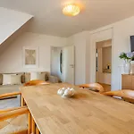 Vertical Modern 3 Bedroom Near Station *