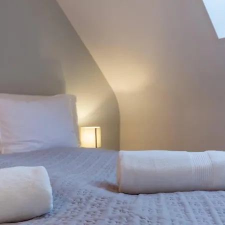 Vertical Modern 3 Bedroom Near Station Zürich