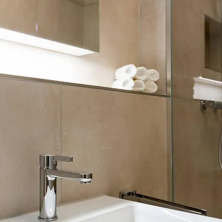 Lejlighed Vertical Modern 3 Bedroom Near Station *