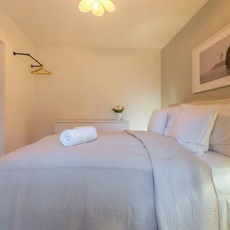 Vertical Modern 3 Bedroom Near Station * Zurich