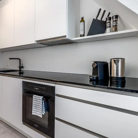 Vertical Modern 3 Bedroom Near Station Appartement