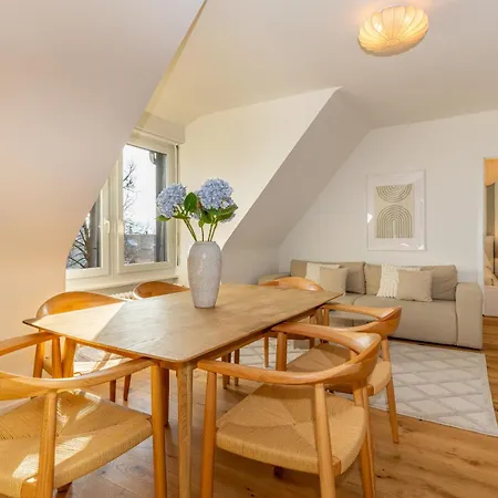 Vertical Modern 3 Bedroom Near Station *