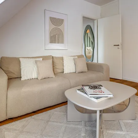 Vertical Modern 3 Bedroom Near Station Zürich