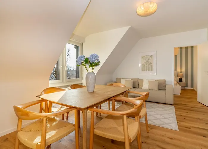 Vertical Modern 3 Bedroom Near Station *