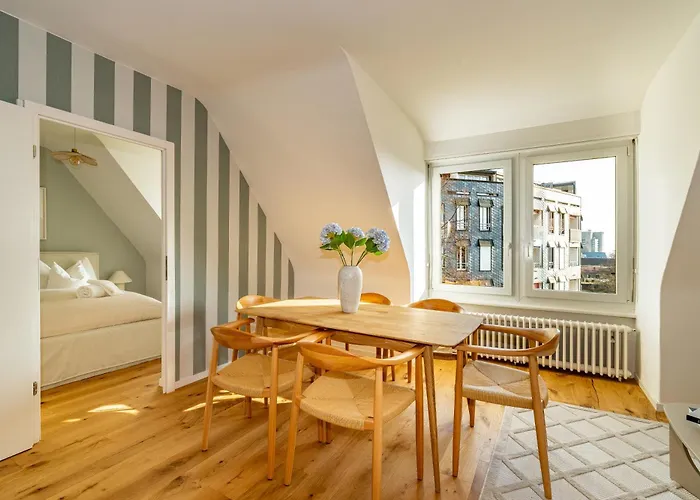 Vertical Modern 3 Bedroom Near Station *