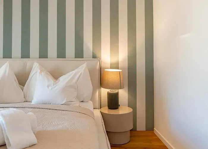 Vertical Modern 3 Bedroom Near Station *