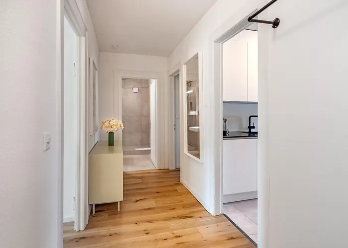 Vertical Modern 3 Bedroom Near Station Appartement