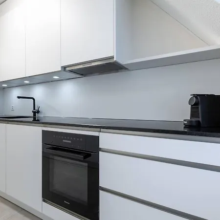 Apartament Vertical Modern 3 Bedroom Near Station *