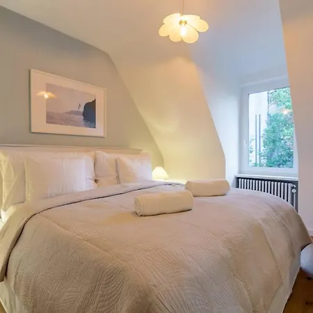 Apartament Vertical Modern 3 Bedroom Near Station