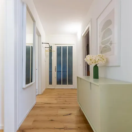 Apartament Vertical Modern 3 Bedroom Near Station Zurych
