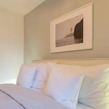 Apartament Vertical Modern 3 Bedroom Near Station Zurych