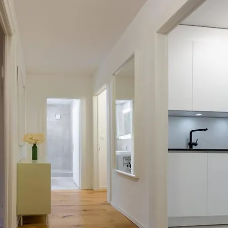 Apartament Vertical Modern 3 Bedroom Near Station *