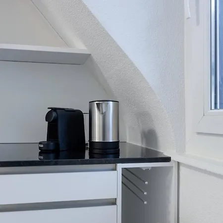 Vertical Modern 3 Bedroom Near Station