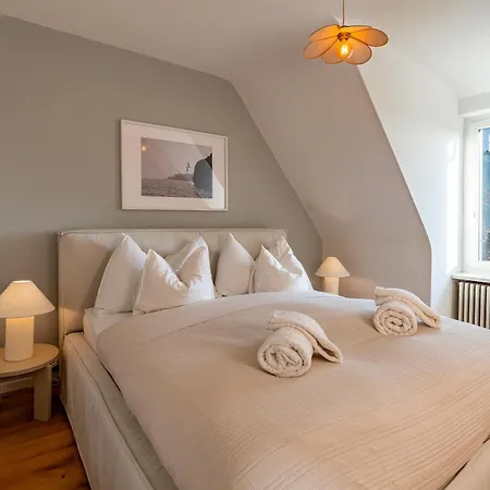 Vertical Modern 3 Bedroom Near Station Zurych