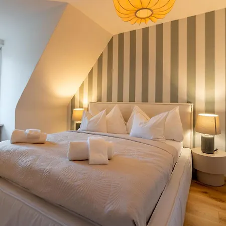 Vertical Modern 3 Bedroom Near Station Apartament *