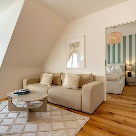 Vertical Modern 3 Bedroom Near Station