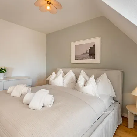 Vertical Modern 3 Bedroom Near Station * Zurych