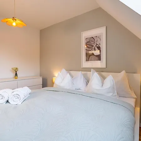 Vertical Modern 3 Bedroom Near Station Apartament