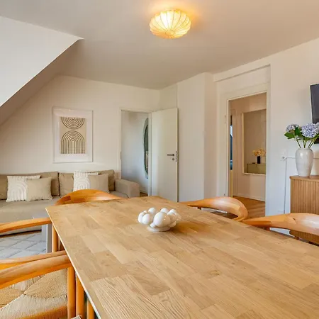 Vertical Modern 3 Bedroom Near Station *