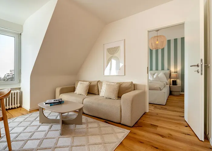 Vertical Modern 3 Bedroom Near Station