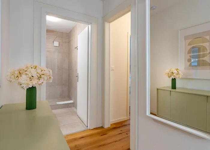 Lejlighed Vertical Modern 3 Bedroom Near Station