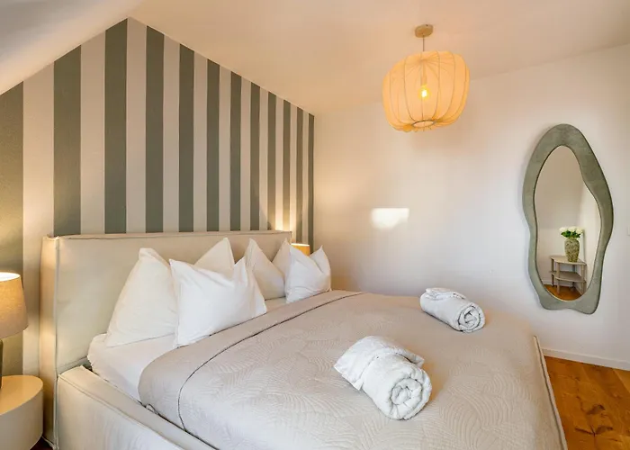 Vertical Modern 3 Bedroom Near Station *