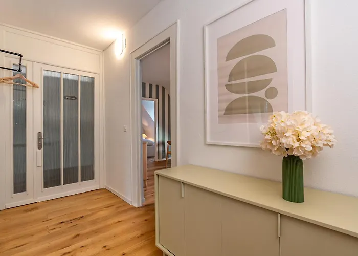 Lejlighed Vertical Modern 3 Bedroom Near Station *