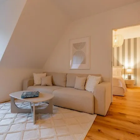 Vertical Modern 3 Bedroom Near Station *