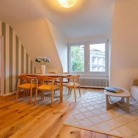 Vertical Modern 3 Bedroom Near Station Lägenhet Zürich