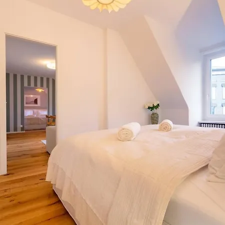 Vertical Modern 3 Bedroom Near Station Lägenhet *