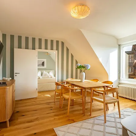 Vertical Modern 3 Bedroom Near Station * Zürich