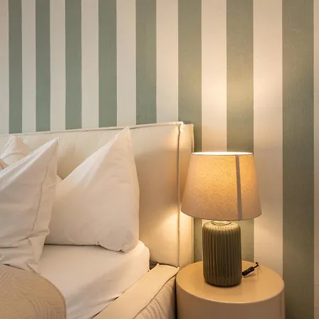 Vertical Modern 3 Bedroom Near Station