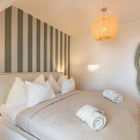 Vertical Modern 3 Bedroom Near Station *